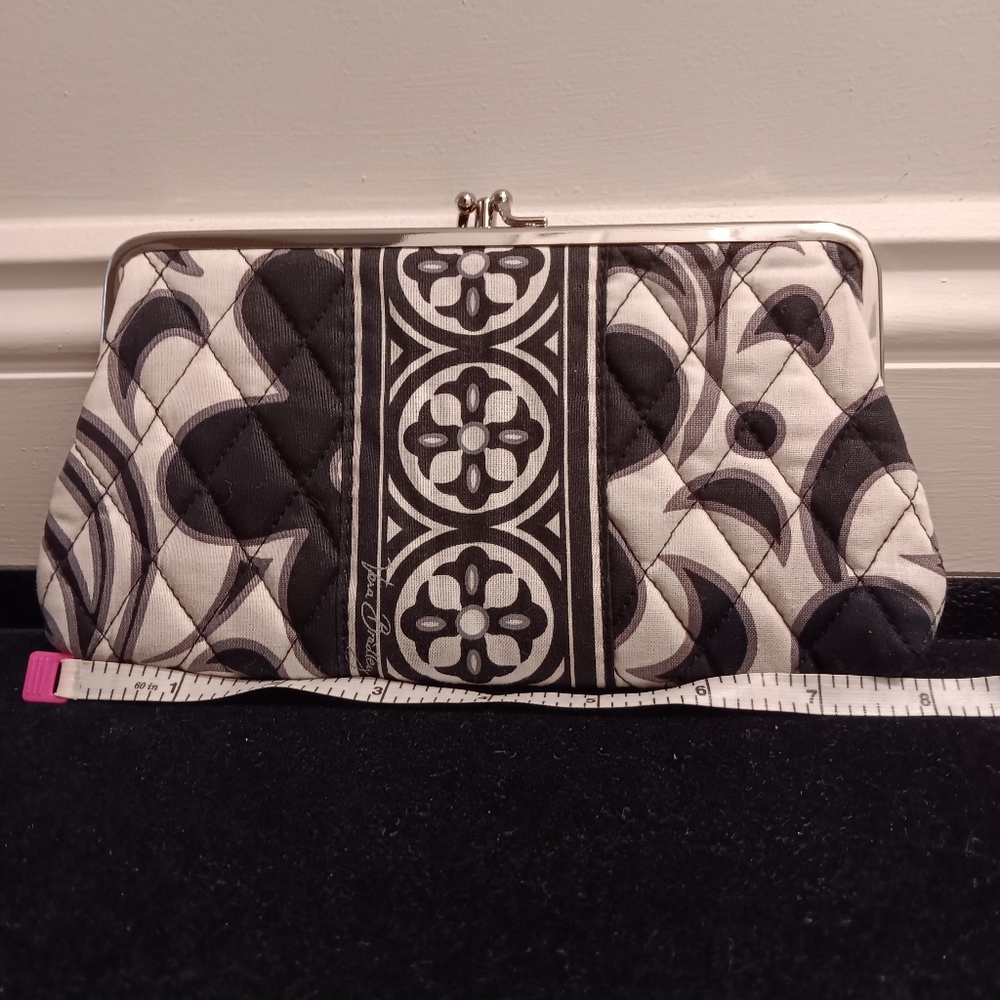 Vera Bradley, Elegant Black and White Quilted WALLET NWOT - Picture 4 of 9